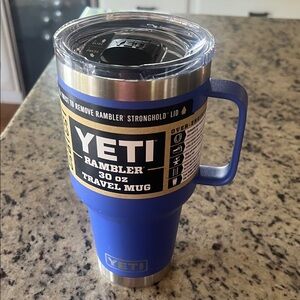 Yeti Blue Insulated Travel Mug with Graphic Label